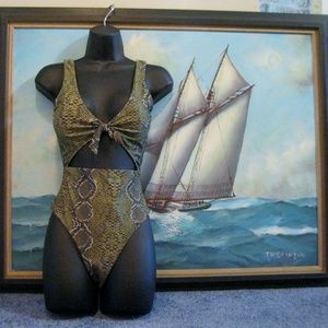 NWOT ONE PIECE SWIM SUIT